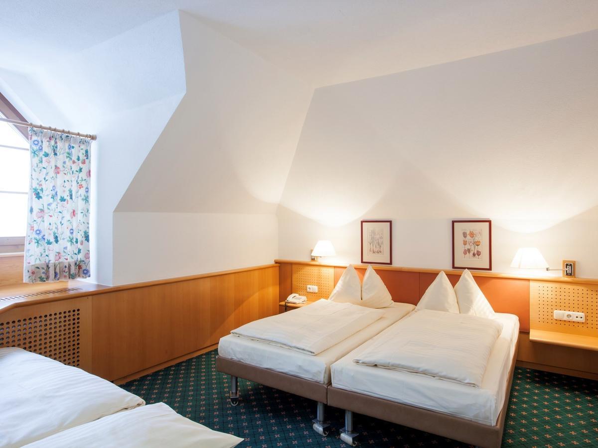 Landzeit Autobahnrestaurant & Motorhotel Loipersdorf Kitzladen Room photo